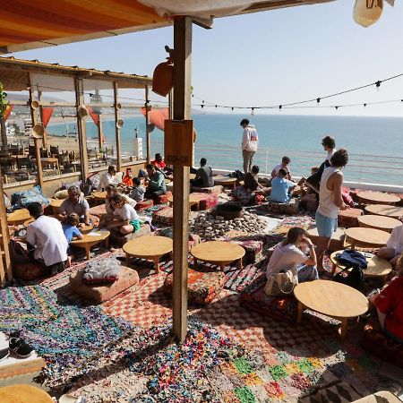 Locals Taghazout Surfcamp Hotel Buitenkant foto