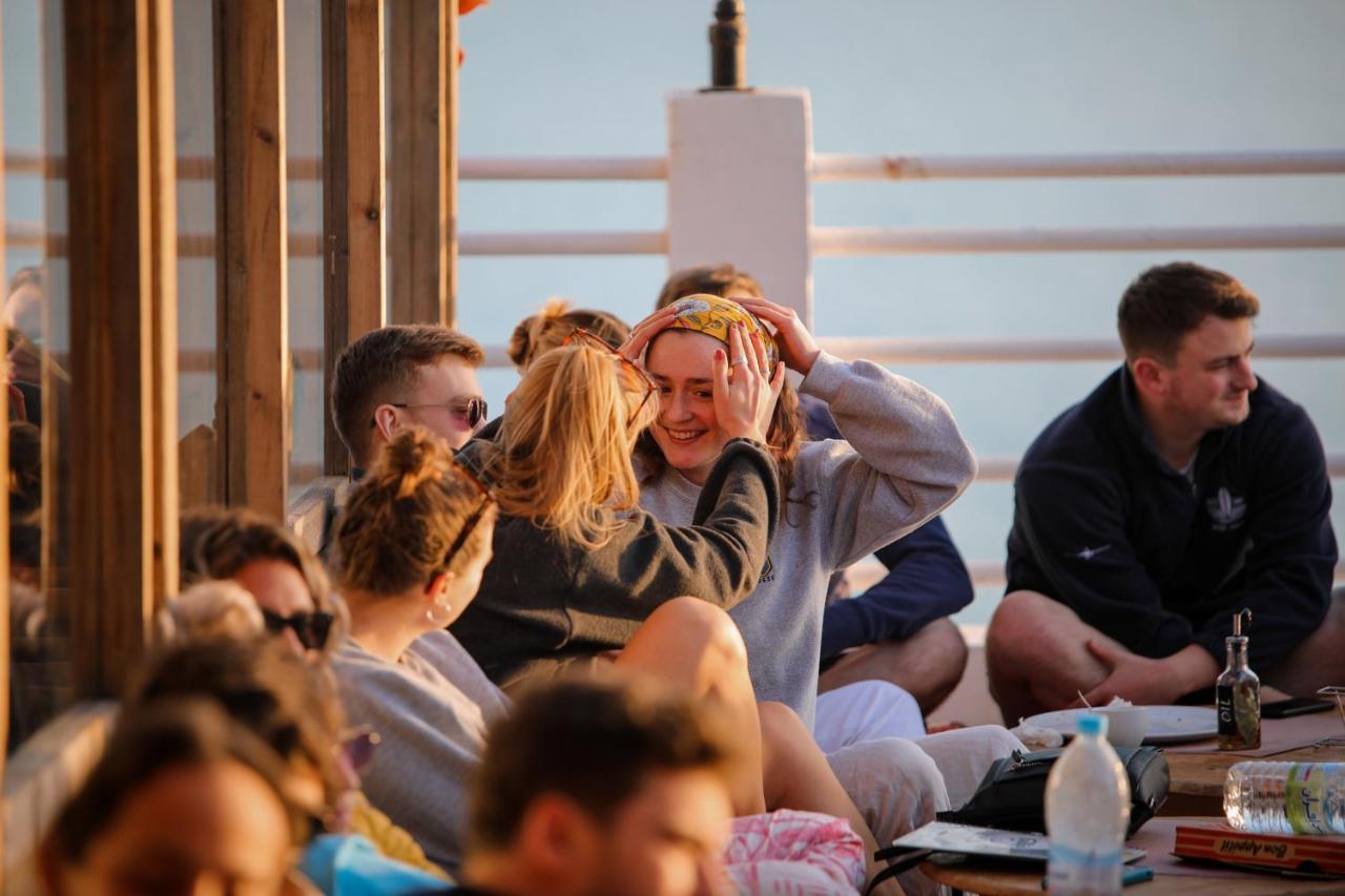 Locals Taghazout Surfcamp Hotel Buitenkant foto