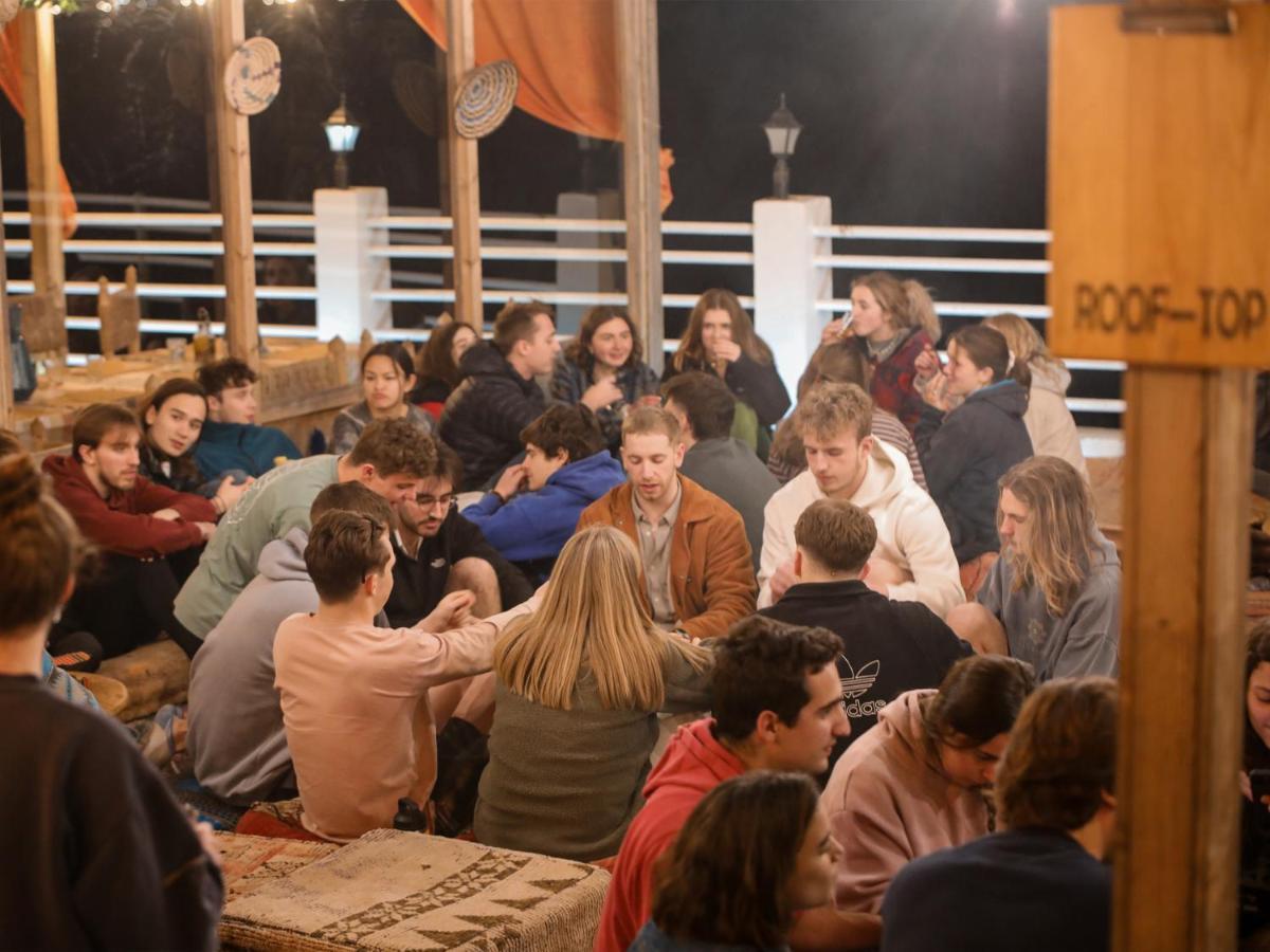 Locals Taghazout Surfcamp Hotel Buitenkant foto