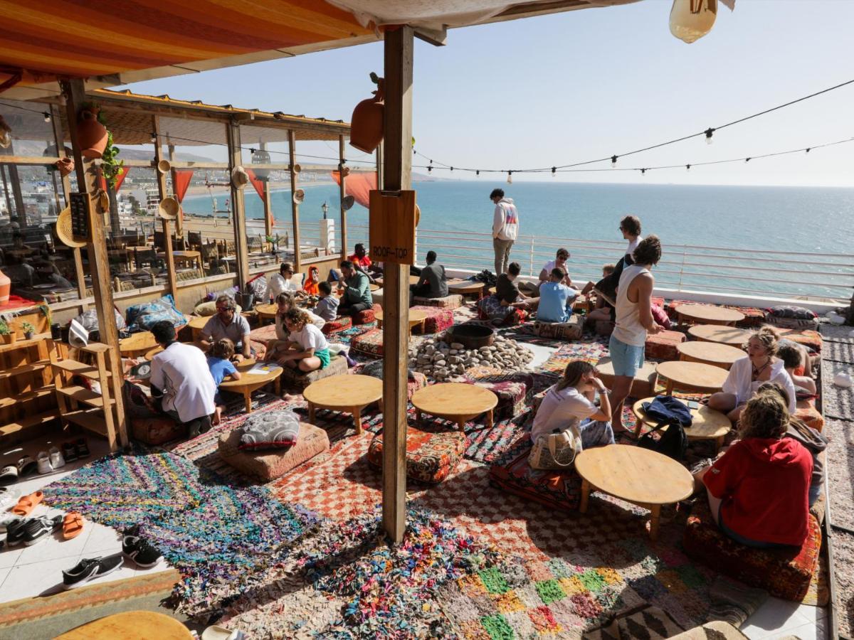 Locals Taghazout Surfcamp Hotel Buitenkant foto