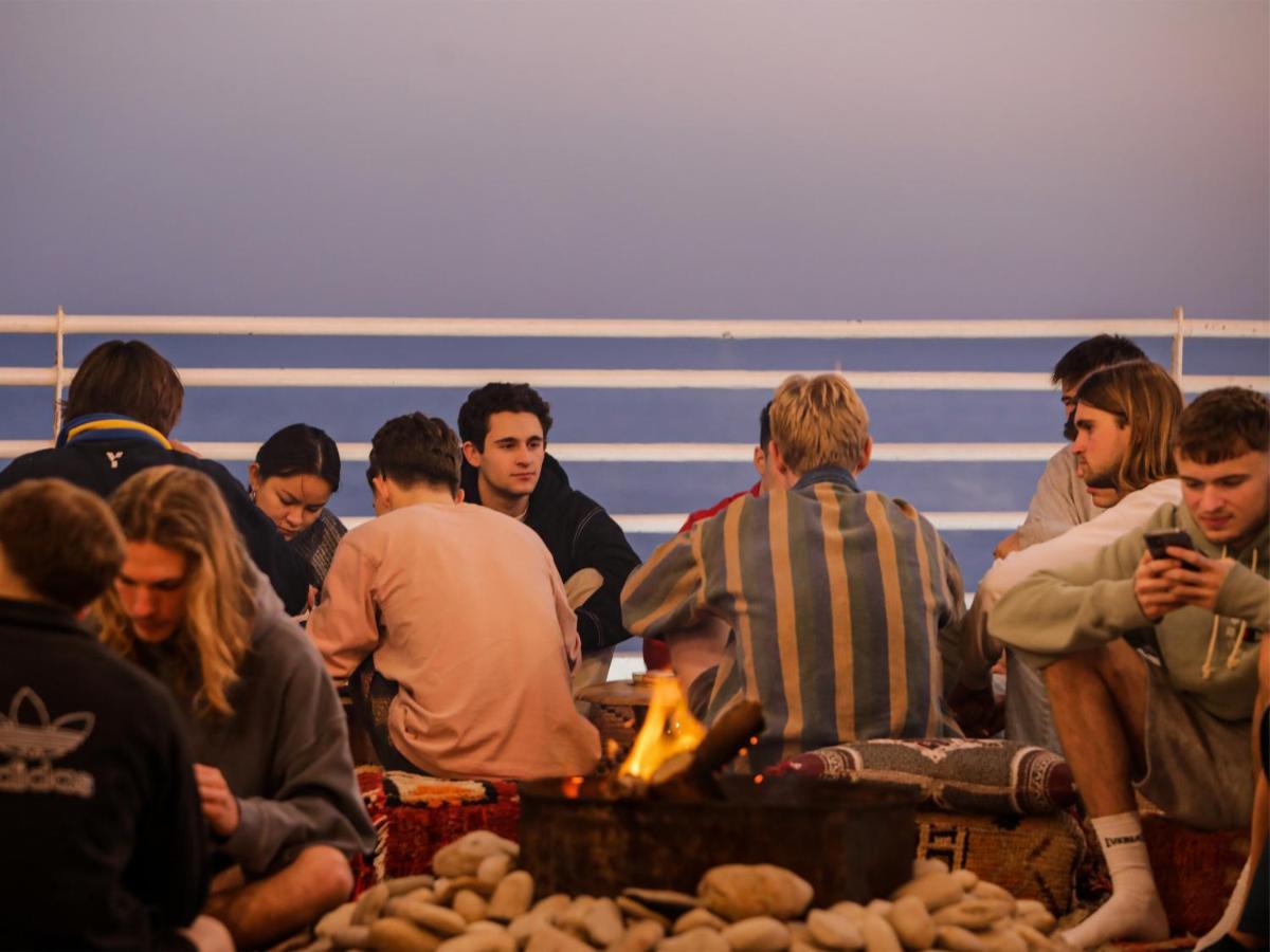 Locals Taghazout Surfcamp Hotel Buitenkant foto