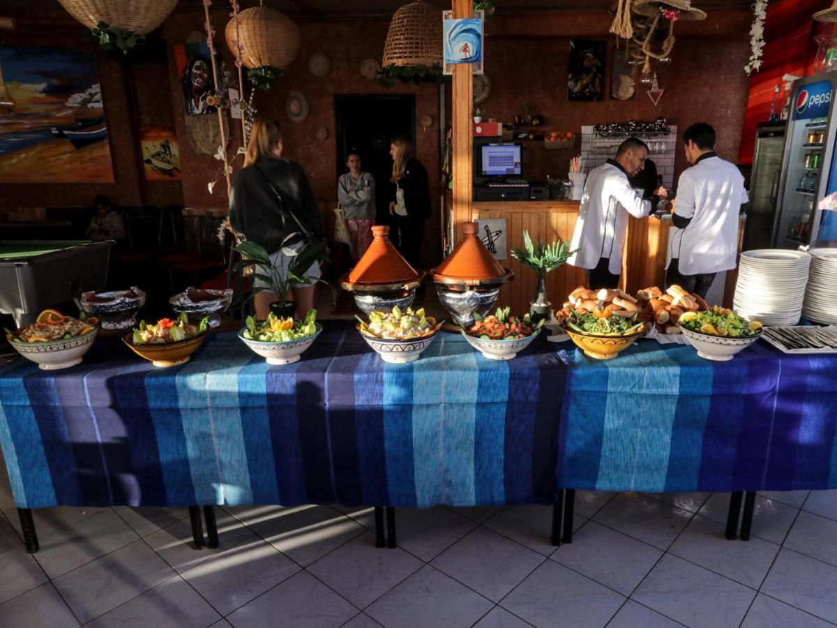 Locals Taghazout Surfcamp Hotel Buitenkant foto