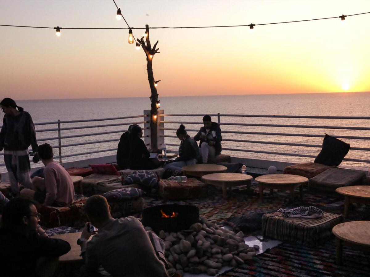 Locals Taghazout Surfcamp Hotel Buitenkant foto