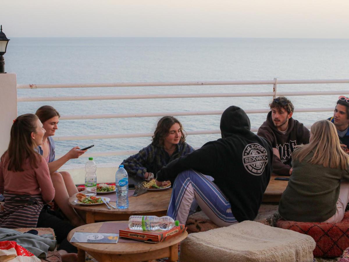 Locals Taghazout Surfcamp Hotel Buitenkant foto