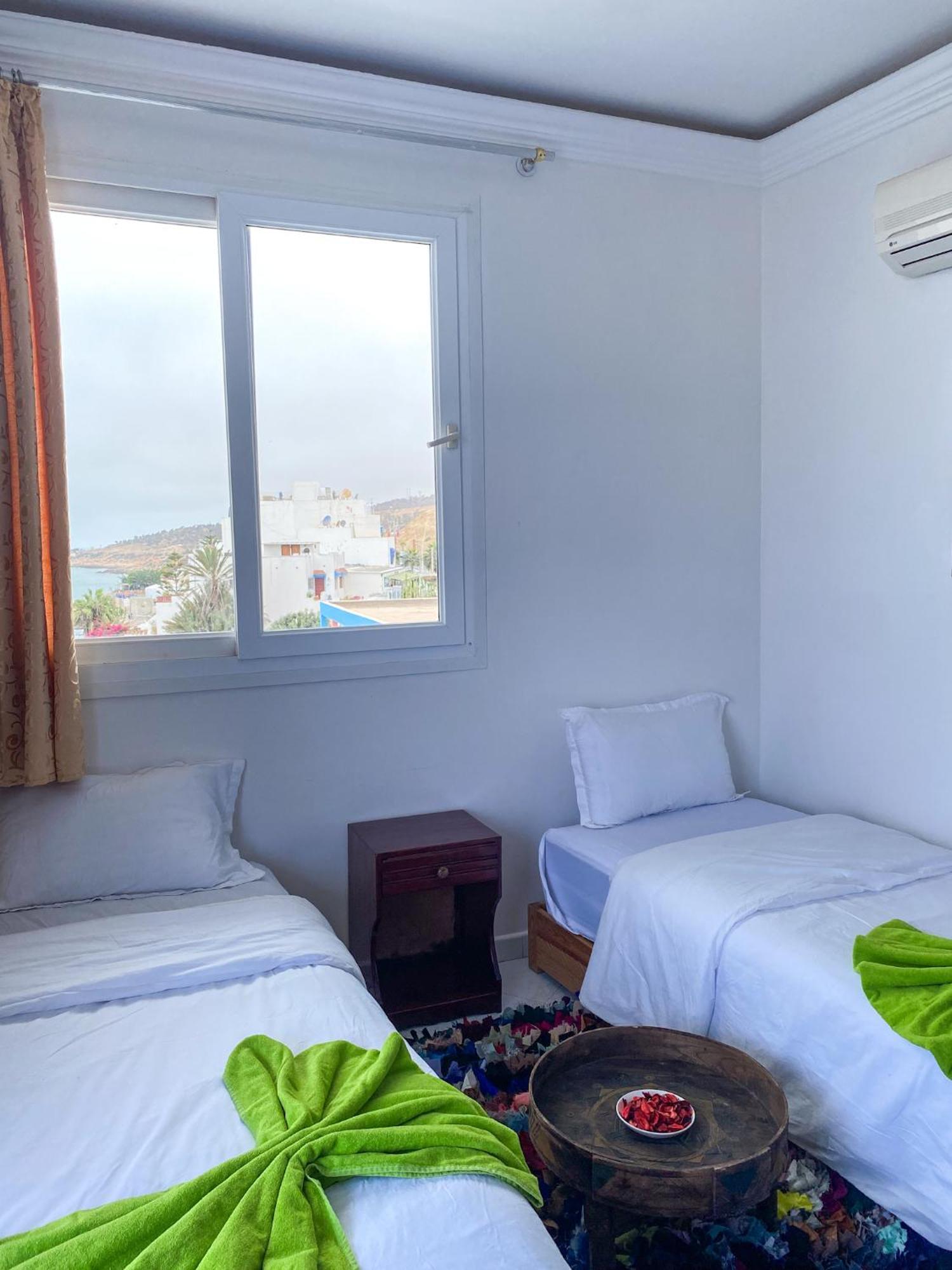 Locals Taghazout Surfcamp Hotel Buitenkant foto