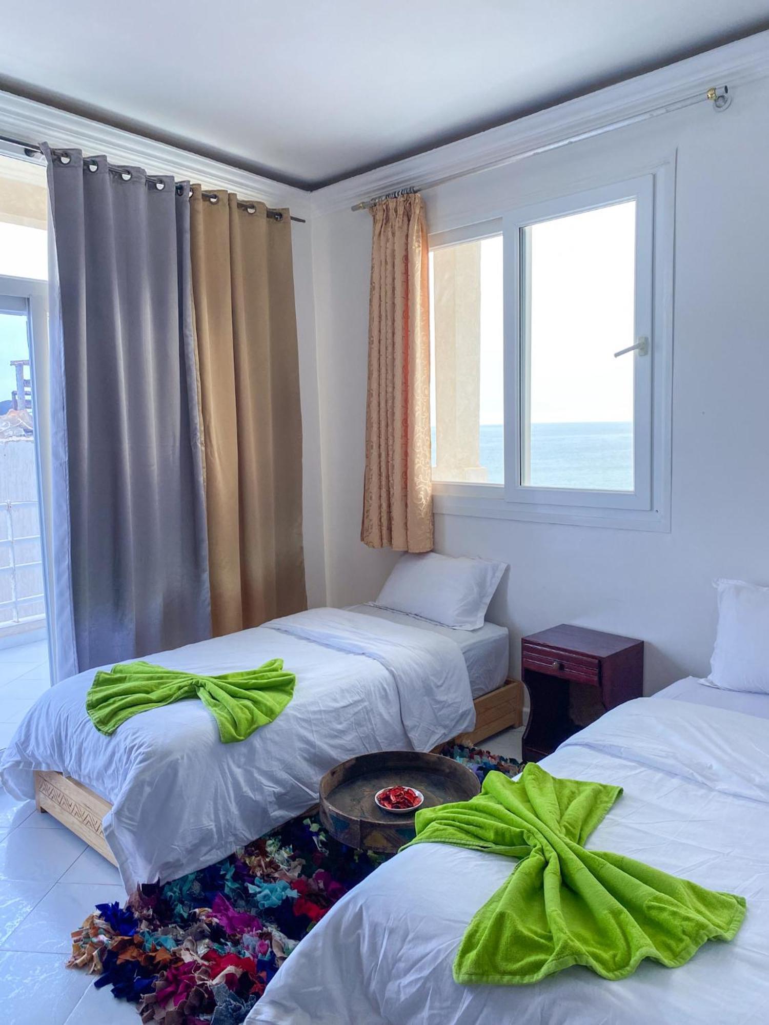 Locals Taghazout Surfcamp Hotel Buitenkant foto