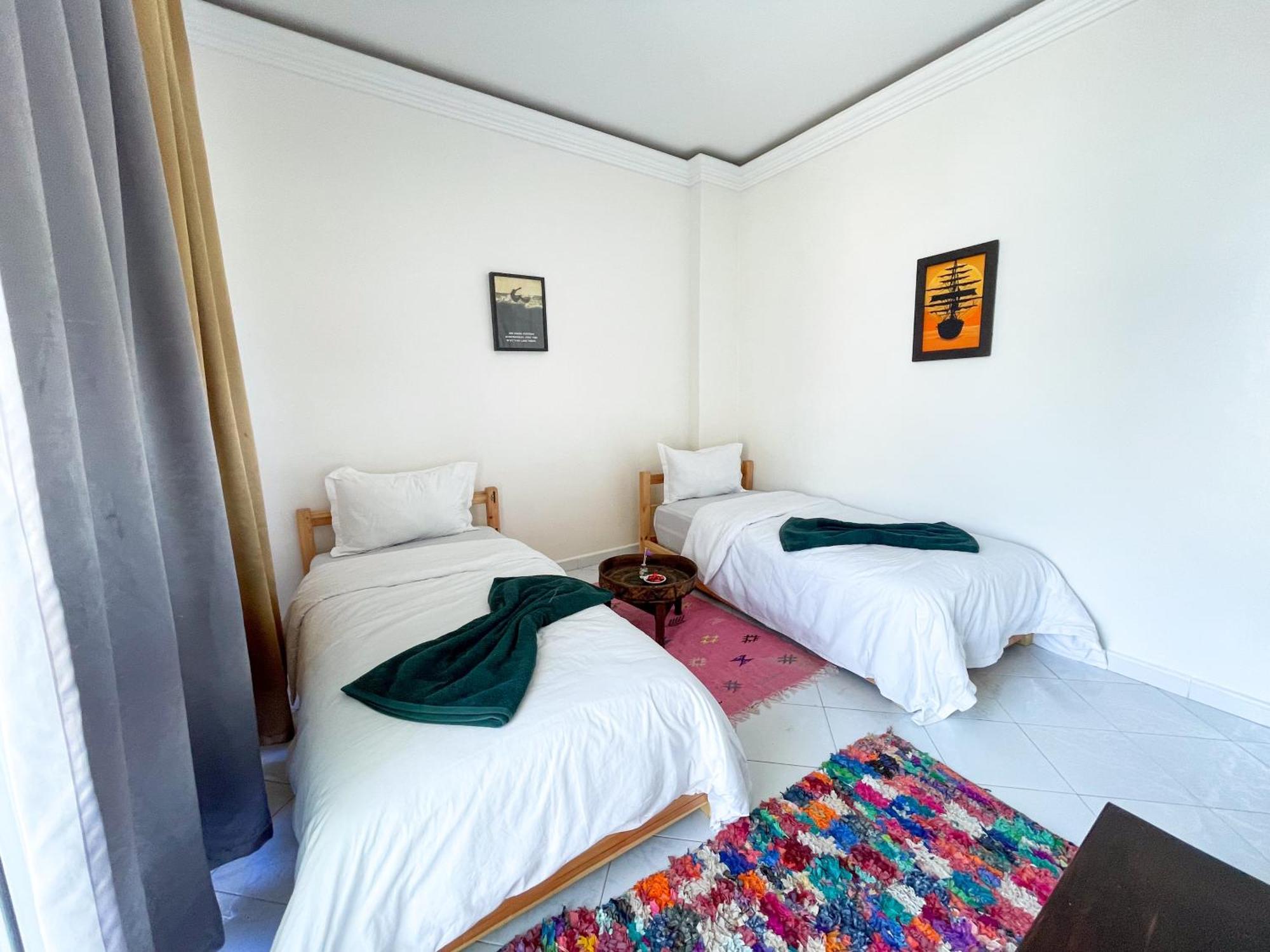 Locals Taghazout Surfcamp Hotel Buitenkant foto