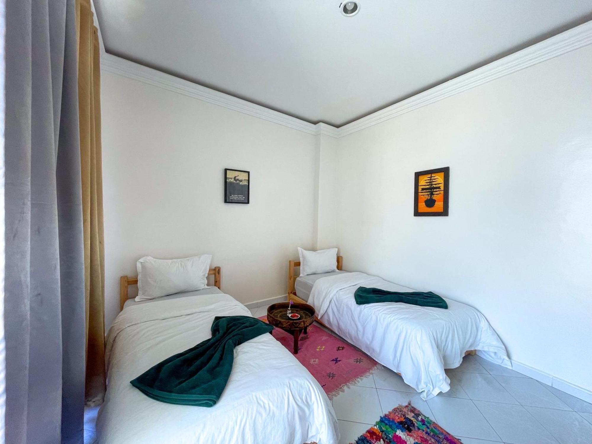 Locals Taghazout Surfcamp Hotel Buitenkant foto