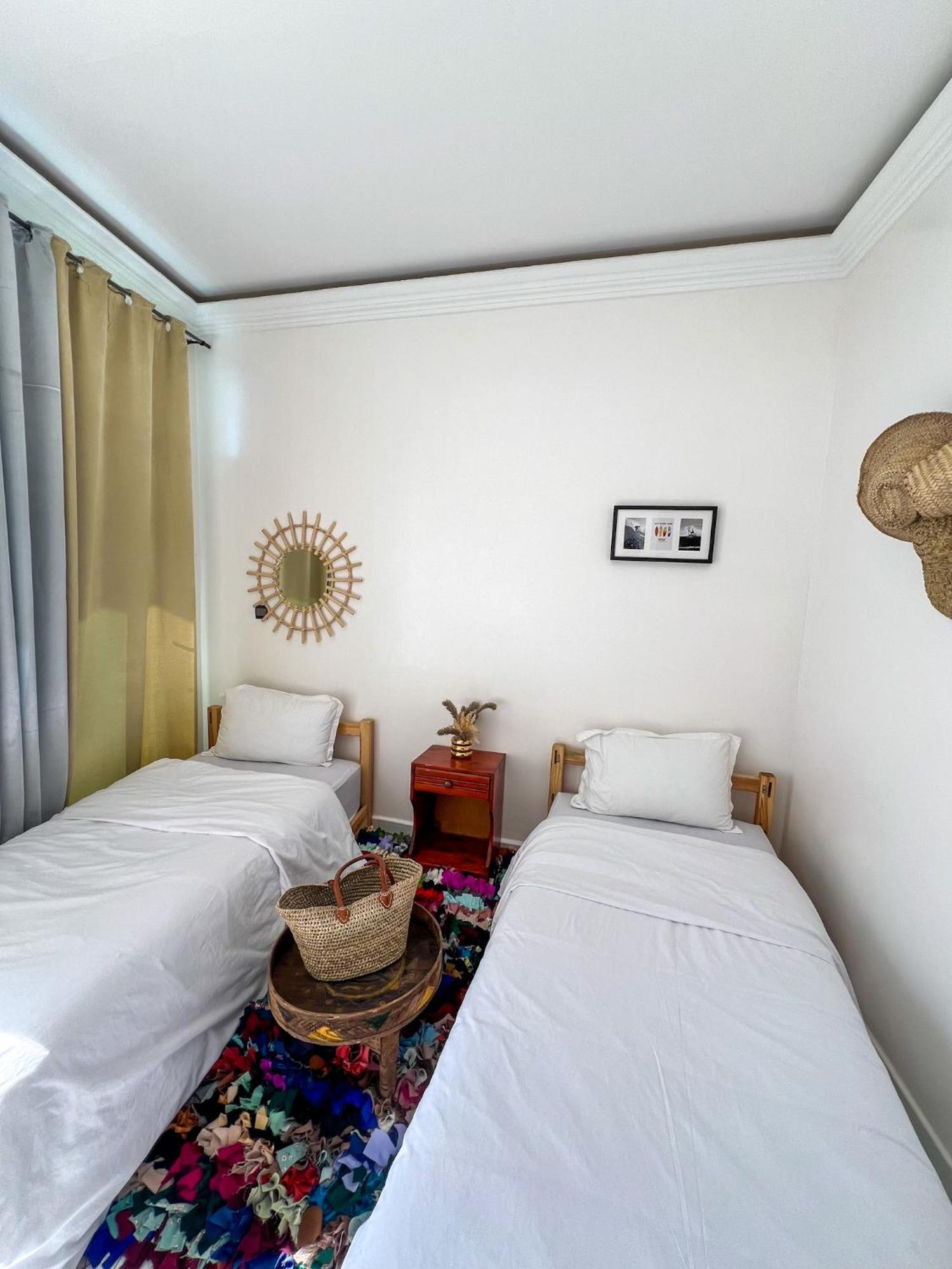 Locals Taghazout Surfcamp Hotel Buitenkant foto